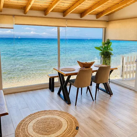 Navis Luxury