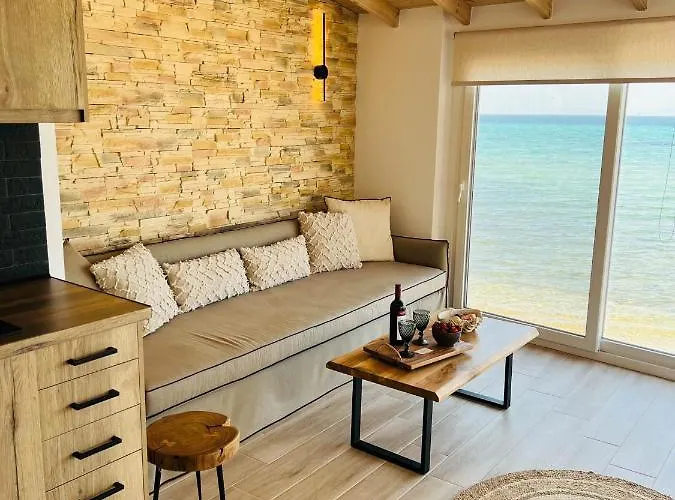 Navis Luxury Skála Kallirákhis